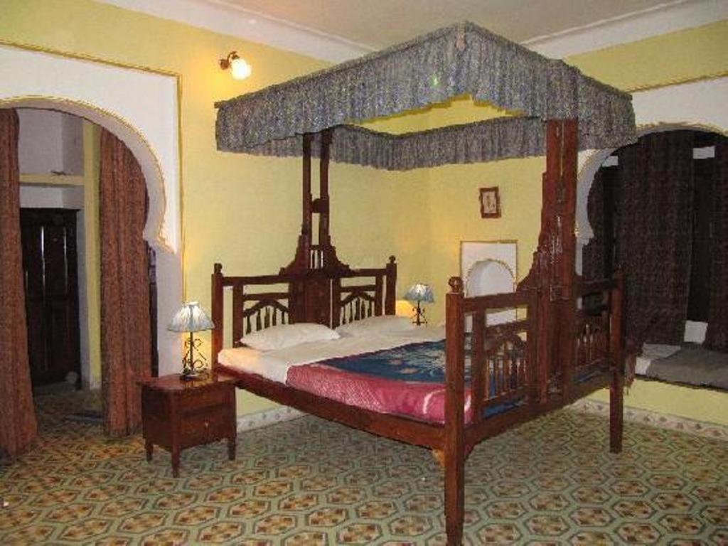 Bassi Fort Palace Chittorgarh Exteriör bild